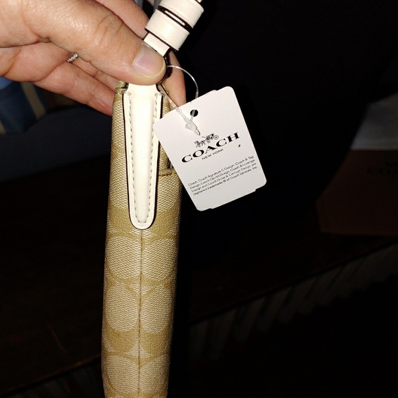 NWT Signature Crossbody with Pouch - Picture 4 of 7